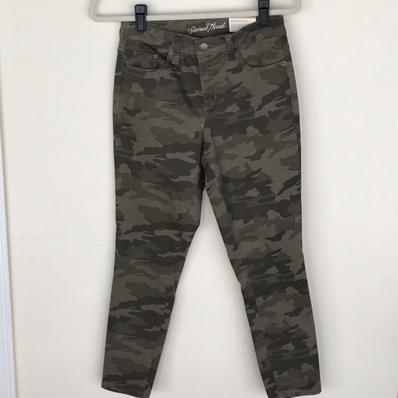 NWT Universal Threads Highrise Skinny Crop - Picture 4 of 8